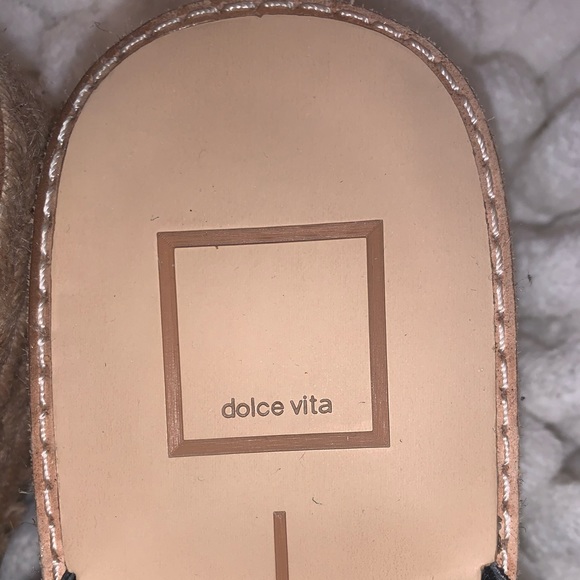 Dolce Vita Platform Sandal • Size 9 - Picture 3 of 4